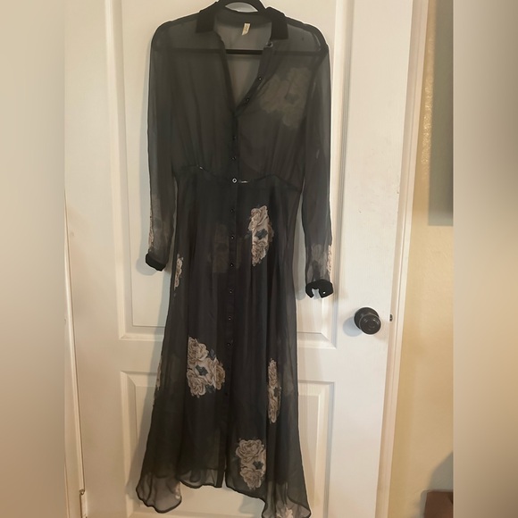 Free People Dresses & Skirts - Free People Black Sheer Boho Floral Dress with Velvet Accents. Size 2